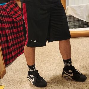 Men's Nike Basketball Shorts Size MEDIUM
